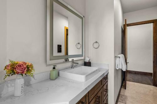 Bend Luxury Escape!