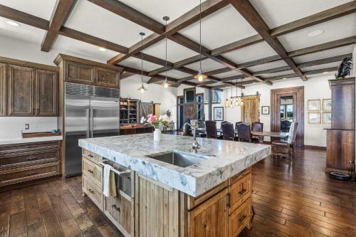 Bend Luxury Escape!