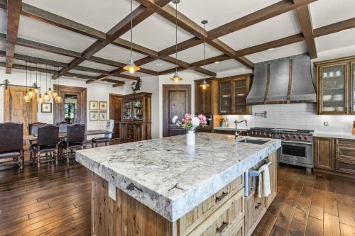 Bend Luxury Escape!