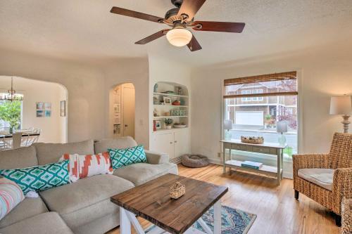 Seaside Abode With Hot Tub Walk To Beaches!