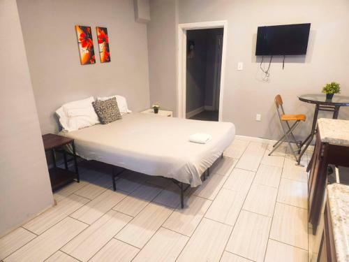 Apartamento 1st Floor Studio Near Airport With Small Kitchenette
