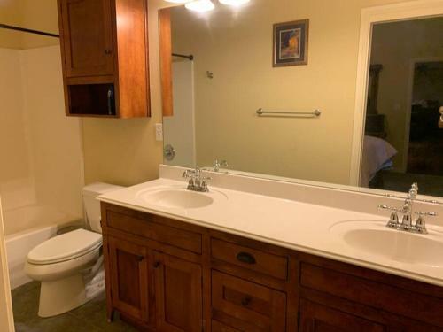Spacious Lake House With Private Dock Sleeps 14