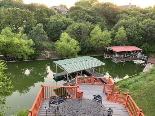 Spacious Lake House With Private Dock Sleeps 14