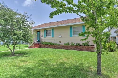 Island Home With Grill, 2 Mi To Moody Gardens!