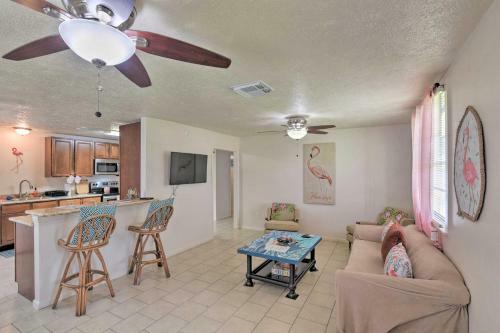 Island Home With Grill, 2 Mi To Moody Gardens!