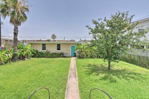 Island Home With Grill, 2 Mi To Moody Gardens!