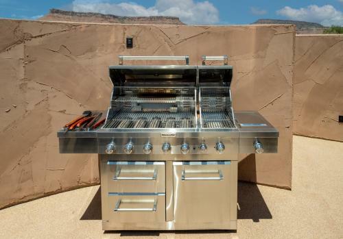 Zion White Bison Glamping & Rv Resort - Tipis And Kivas