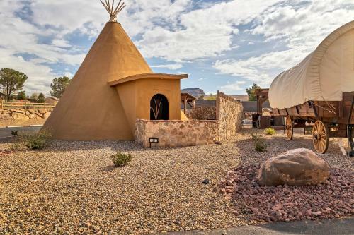 Zion White Bison Glamping & Rv Resort - Tipis And Kivas