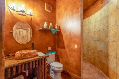 Zion White Bison Glamping & Rv Resort - Tipis And Kivas