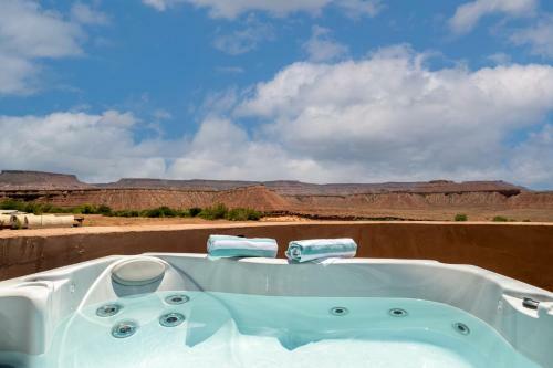 Zion White Bison Glamping & Rv Resort - Tipis And Kivas