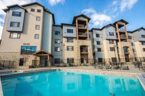 Cozy And Romantic Hotel Room In Silverado Lodge 324