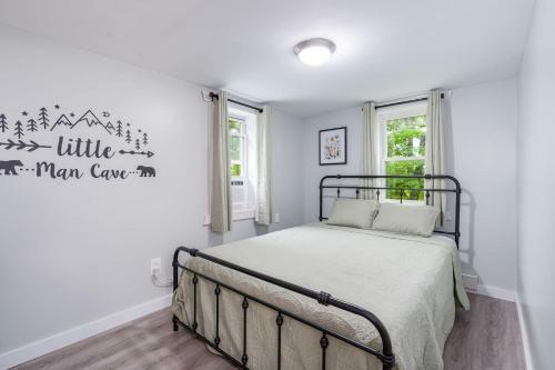 Modern Farmhouse W Hot Tub Fire Pit Wifi & Pond