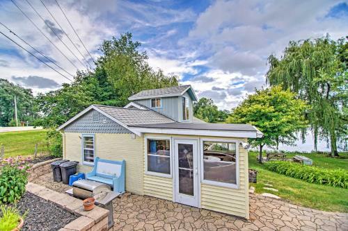 Charming Horicon Cottage And Dock On Rock River