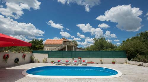 Forest Queen - Village Holiday Home