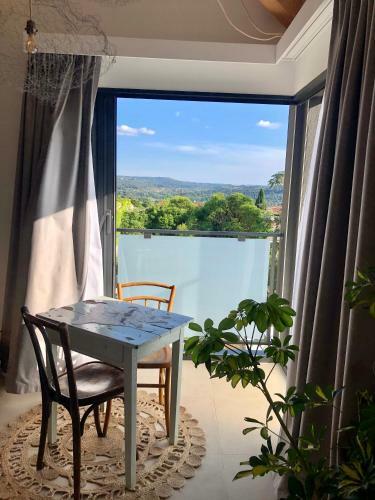 Hostal Maison Florence Ivakno