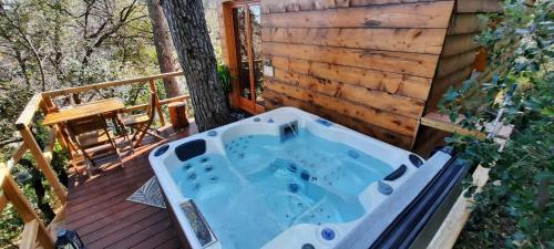 Hostal Cabane Dans Les Arbres "la Kaz Aux Cigales"