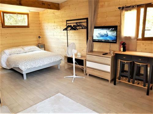 Hostal Cabane Dans Les Arbres "la Kaz Aux Cigales"
