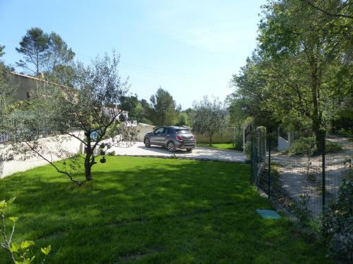 Hostal Cabane Dans Les Arbres "la Kaz Aux Cigales"