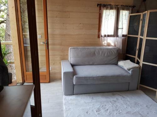 Hostal Cabane Dans Les Arbres "la Kaz Aux Cigales"