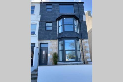 Beachside Apartment In The Centre Of Town