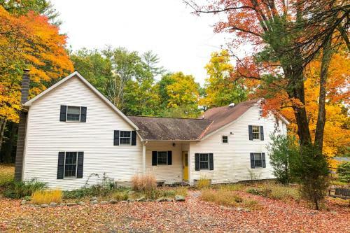Serene Home On 60 Acres Kid And Pet Friendly!