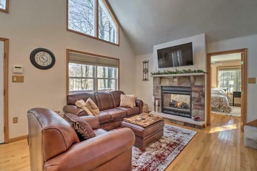 Albrightsville Home With Huge Deck, Pool Access