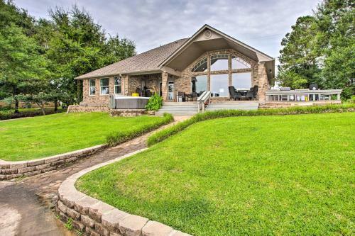 Cedar Creek Lake House With Private Hot Tub!