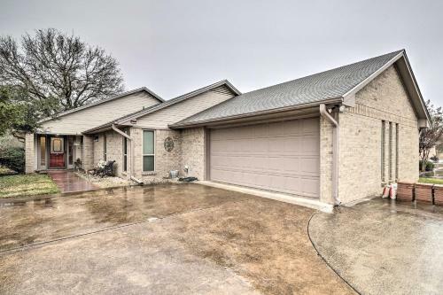 Beautiful Salado Retreat With Golf Course View!