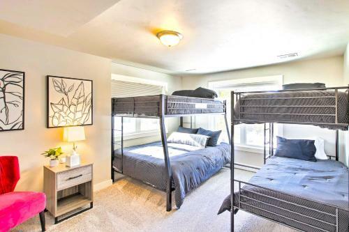 Sister Bay Home With Deck, Patio, 1 Mi To Beach