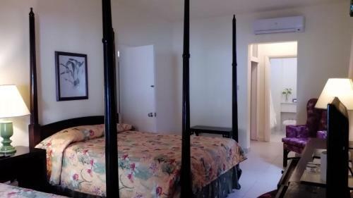 Shaw Park Beach Hotel