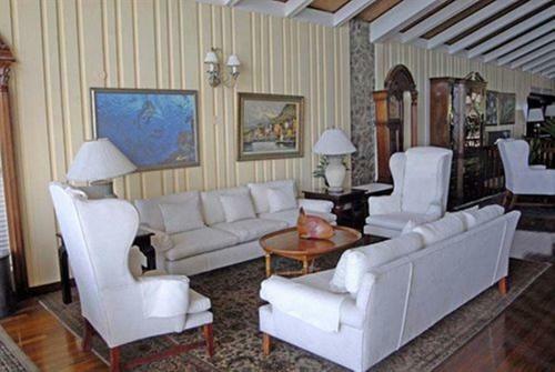 Shaw Park Beach Hotel