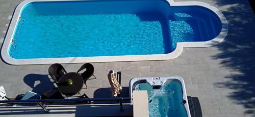 Villa Leona Villa In Kastel Luksic, Playground & Pool