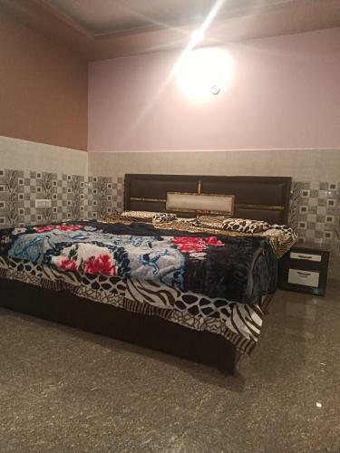 Apartamento Oyo Home 85099 Bankey Bihari Hotel