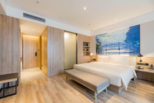 Atour Hotel (tongxiang Zhenxing Road)