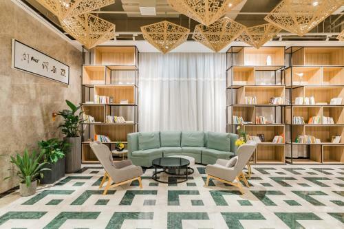 Atour Hotel (tongxiang Zhenxing Road)