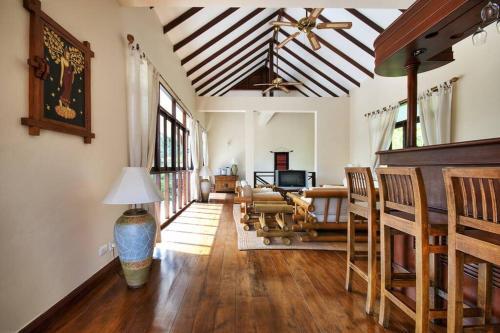 4 Bedroom Pool Villa 1 ~ 30 Seconds Walk To Beach