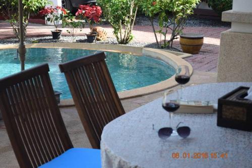 4 Bedroom Pool Villa 1 ~ 30 Seconds Walk To Beach