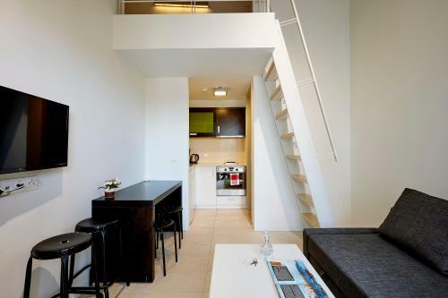 Vivian Art Apartments
