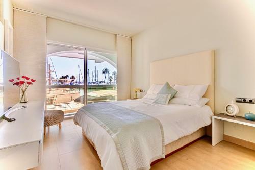 Puerto Marina Apartment
