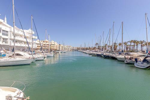 Puerto Marina Apartment