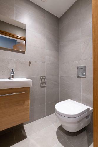 Self-check-in 3 Bedroom Apartment With Sauna And Balconies