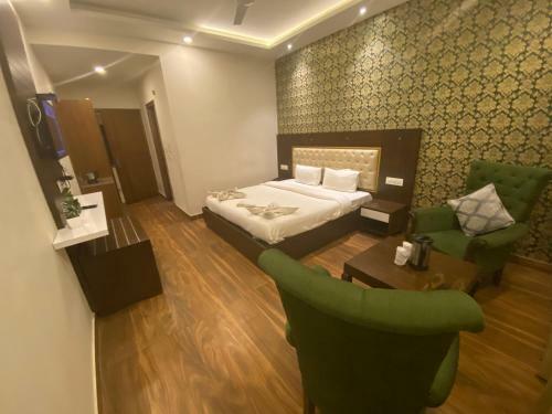 Hotel Ambika Residency Manali