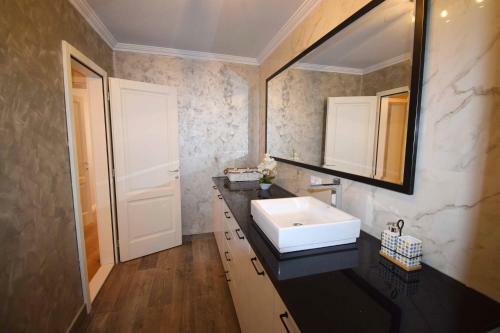 Luxury Apartment Central