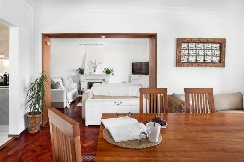 Altido Superb Villa With Pool, Terrace, Garden And Bbq