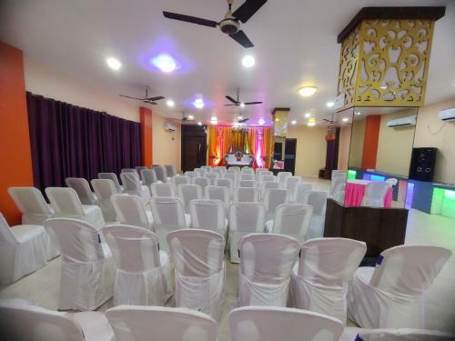 Matri Hotel & Banquets