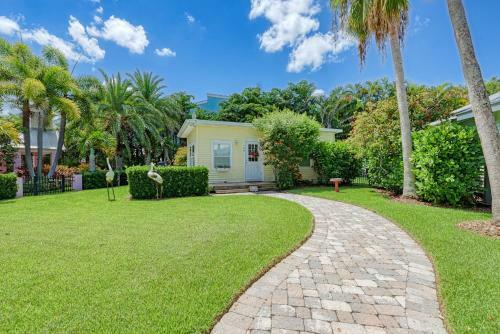 Ami Lighthouse Cottage-one Minute Walk To The Beach-keyless Locks