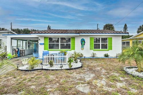 Colorful, Pet-friendly Home Near Ormond Beach