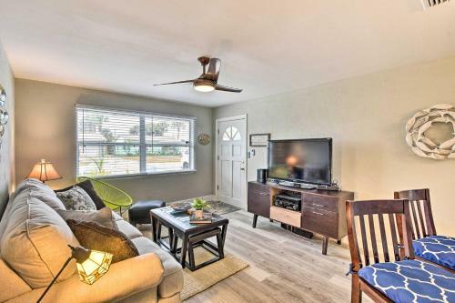 Colorful, Pet-friendly Home Near Ormond Beach