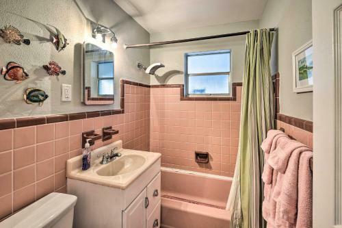 Colorful, Pet-friendly Home Near Ormond Beach