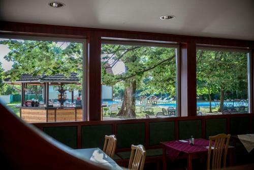 Szindb�d Wellness Hotel